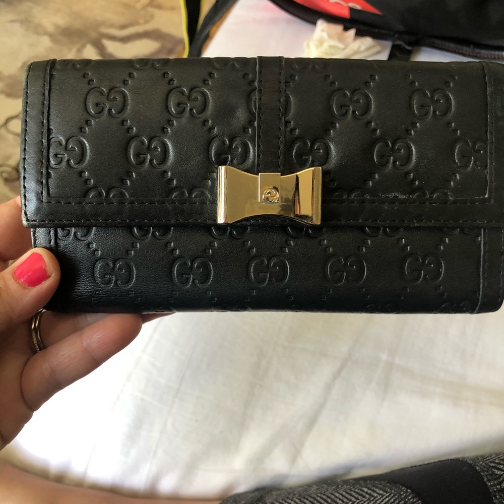 💯 Authentic Gucci wallet